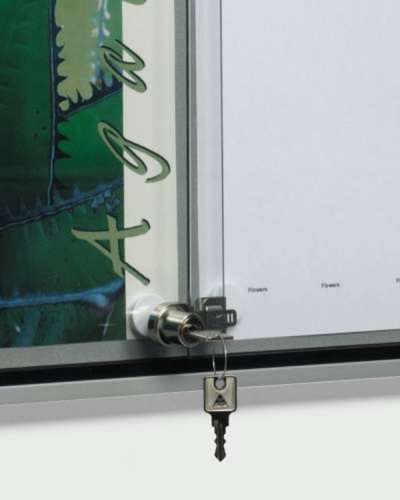 Flachschaukasten mit Schiebet�ren 674 x 500