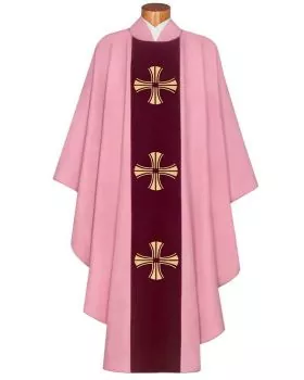 Kasel rosa, Mittelstab Samt mit drei gestickten Kreuzen