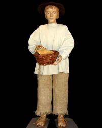 Hirtenjunge mit Korb - 60 cm-Figur