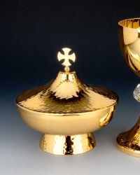 Ciborium with peaked lid