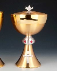 Ziborium mit rotem Glassteinbesatz