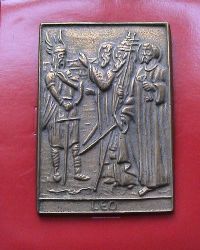 Leo Bronzeplakette 8 x 6 cm
