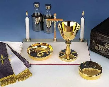 Messkoffer 31 x 23 x 10 cm 2,4 kg mit liturgischen Geräten