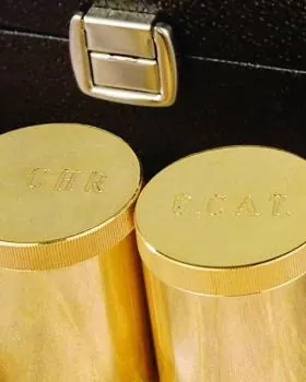 Ölgefäße O.CAT & S.CHR vergoldet, im Etui