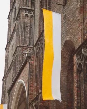 Fahne Baumwolle, mit Quasten rot/weiß - Kirchenbedarf