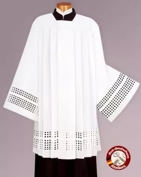 Chorrock Tevira und Wolle creme 100 cm handbestickt
