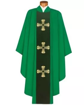 Kasel grün, Mittelstab Samt mit drei gestickten Kreuzen