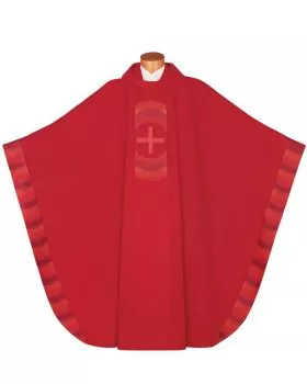 Kasel rot mit Kragen und gesticktem Kreuzsymbol