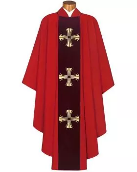 Kasel rot, Mittelstab Samt mit drei gestickten Kreuzen