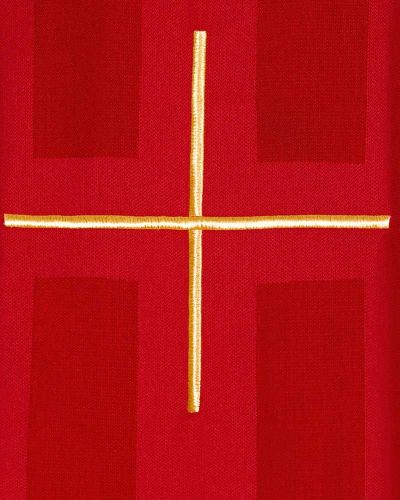 Kasel rot, mit Rundkargen gold gesticktes Kreuz