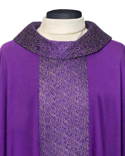 Preview: Kasel violett 132x170 cm mit Rundkragen mit Mittelstab