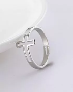 Ring mit filigranem Kreuz Design durchbrochen