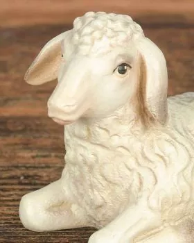 Schaf liegend, coloriert "Matteo Krippe" 28cm