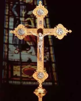 Vortragekreuz 65 x 42 cm vergoldet, mit Stange