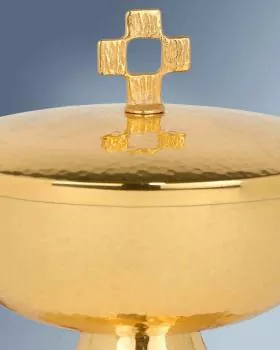 Ziborium mit Kreuz 16 cm gehämmert vergoldet