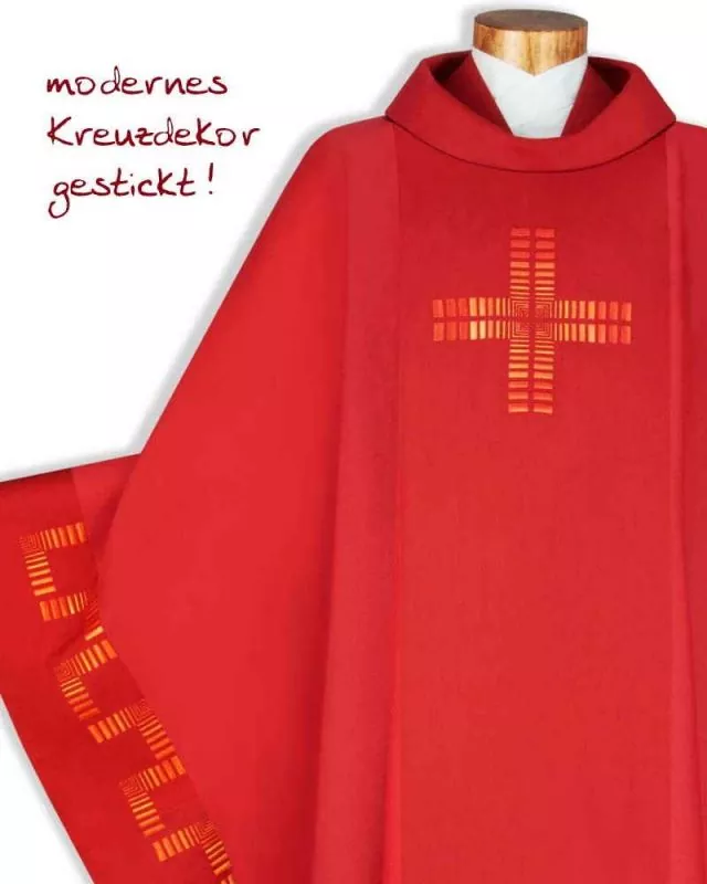 Kasel rot mit Kragen, gefüttert, Kreuz gestickt