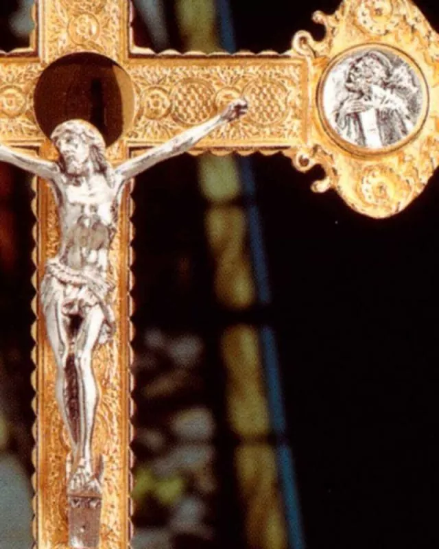 Vortragekreuz 65 x 42 cm vergoldet, mit Stange