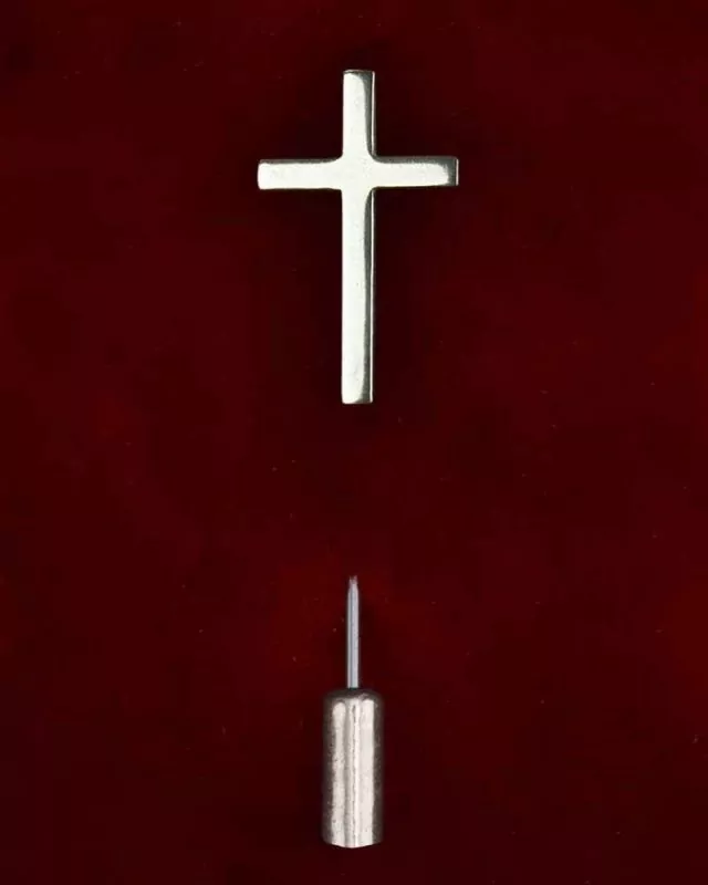 Priesterkreuz aus Silber mit Sicherheitsverschluss