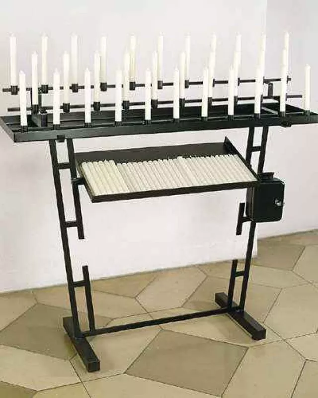 Opferlichttisch 108 cm breit für32 Opferkerzen