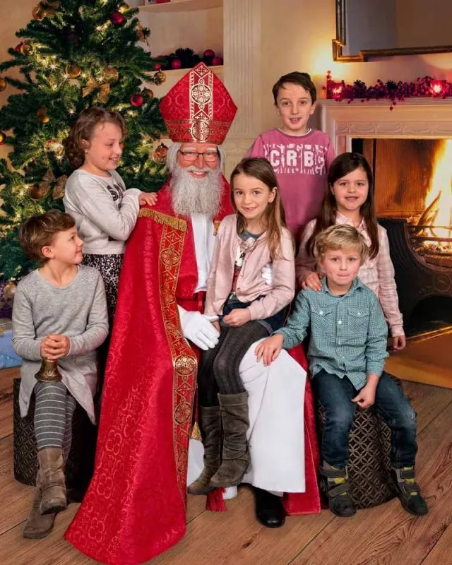 24 Stück Nikolaus 7 cm hoch aus leckerer Schokolade
