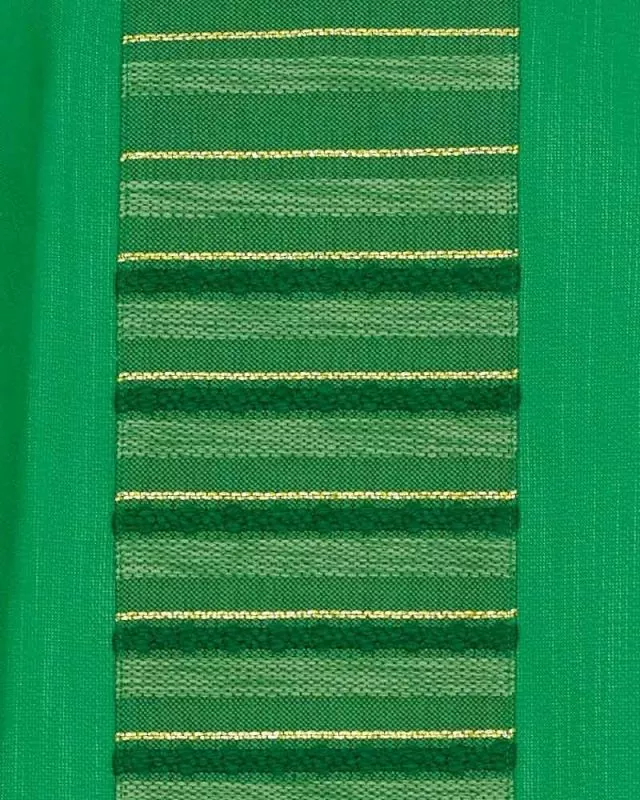 Kasel grün mit handgewebtem Mittelstab