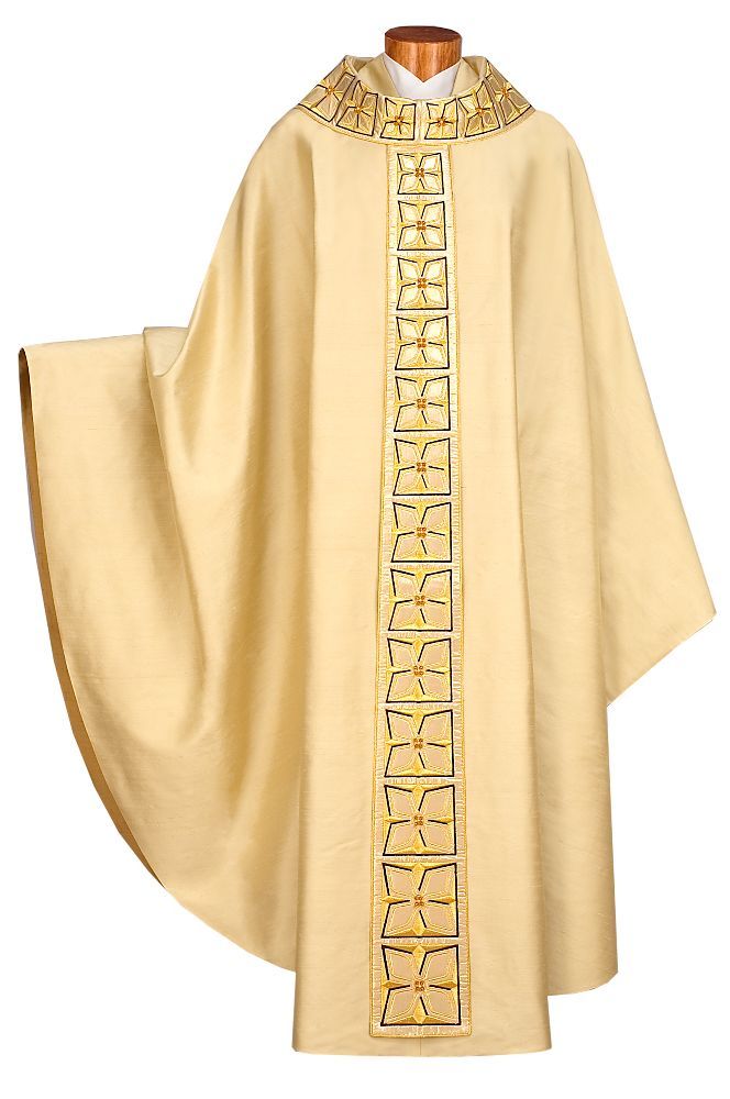 Kasel festlich Goldstickerei auf goldener Seide