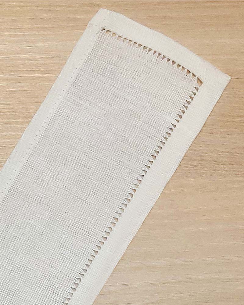 Stolaschoner aus Leinen handbestickt "Halbstechel"
