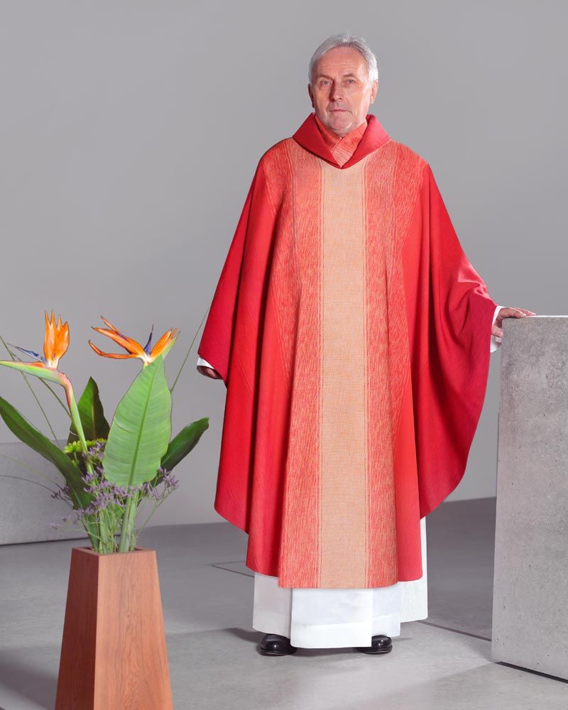Kasel Harmonie rot mit Schalkragen, 138 cm lang