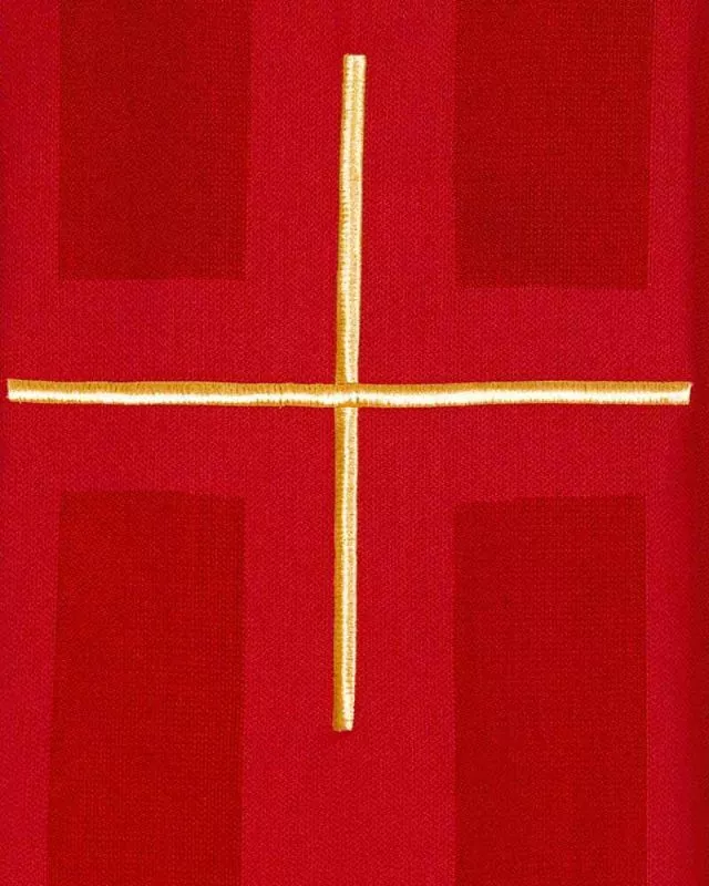 Kasel rot, mit Rundkargen gold gesticktes Kreuz