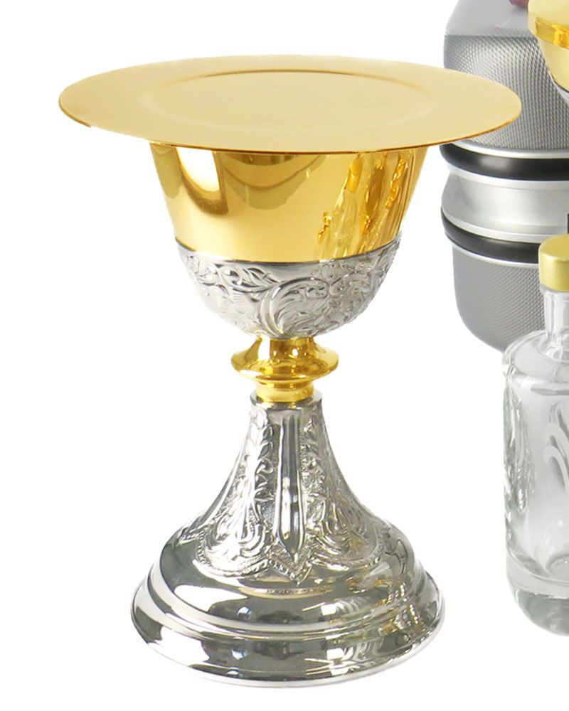 Messkoffer mit Kelch, Hostiendose, Ziborium, Kreuz