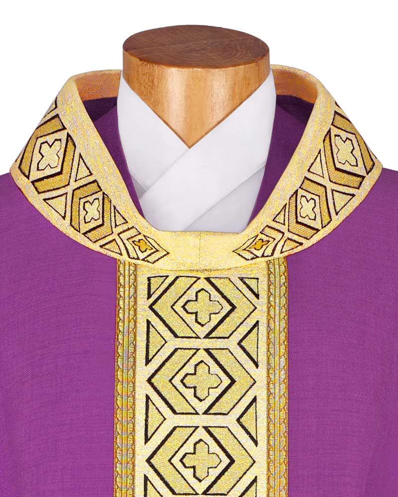 Kasel violett mit Kragen, 125 cm lang, 154 cm breit