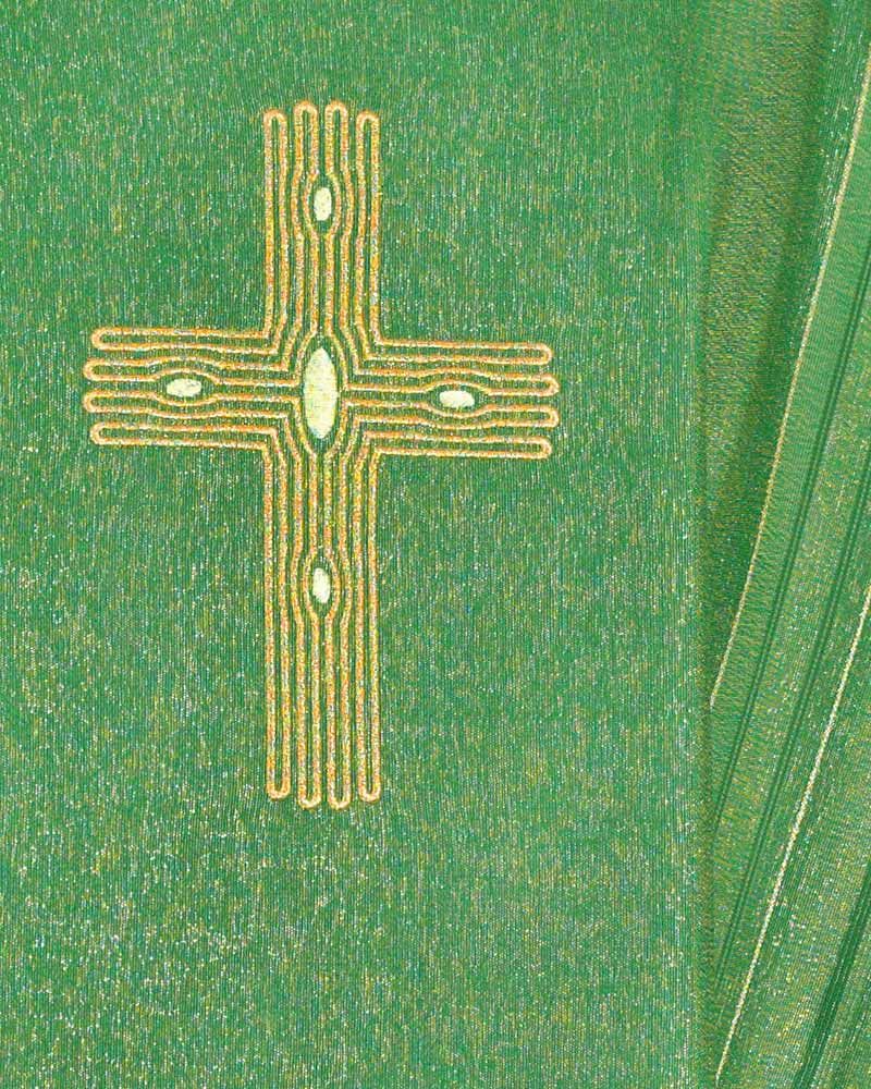 Kasel grün aus Wolle & Seide mit gold gesticktem Kreuz