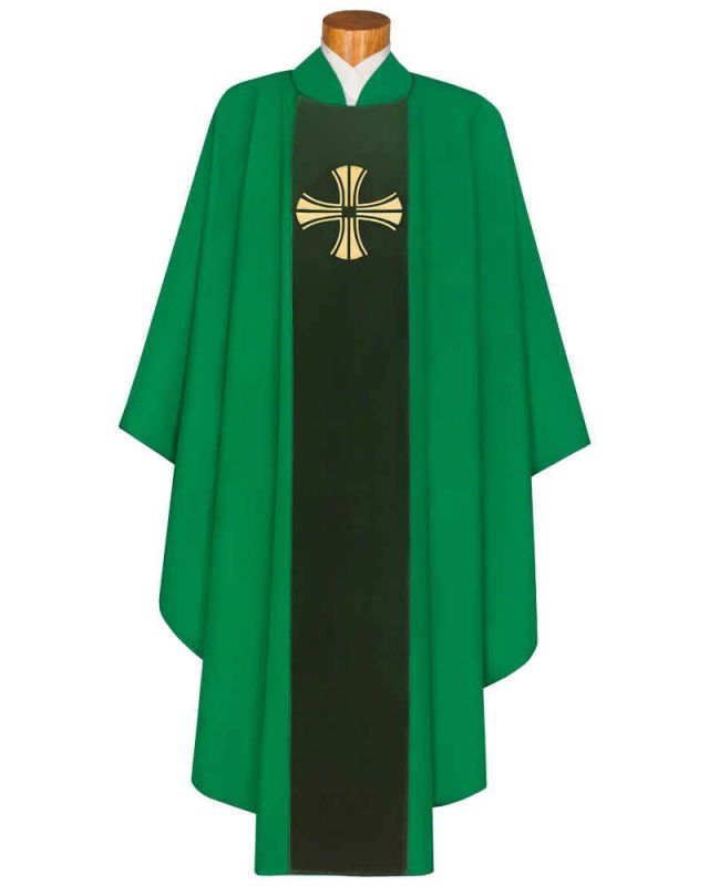 Kasel grün, Mittelstab Samt mit gesticktem Kreuzsymbol