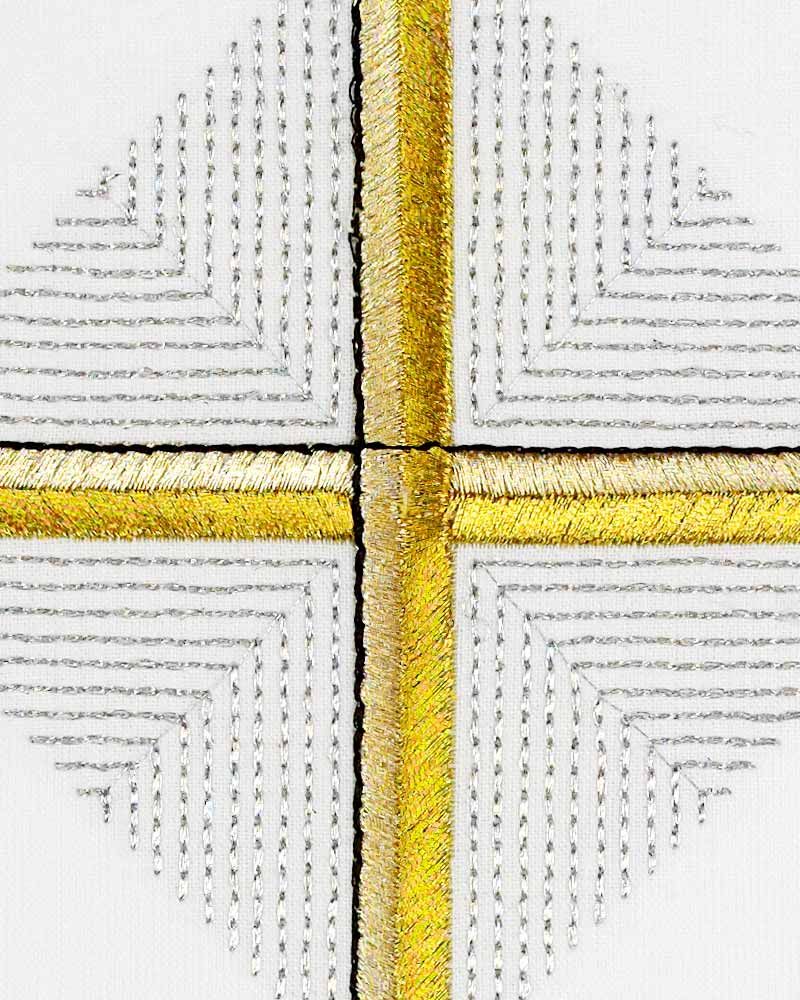 Kelchgarnitur weiß 4-teilig goldenes Kreuz gestickt
