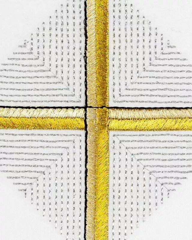 Kelchgarnitur weiß 4-teilig goldenes Kreuz gestickt