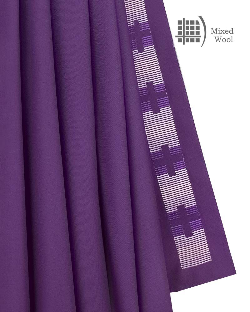 Rauchmantel violett mit Stola Kreuzstab gestickt