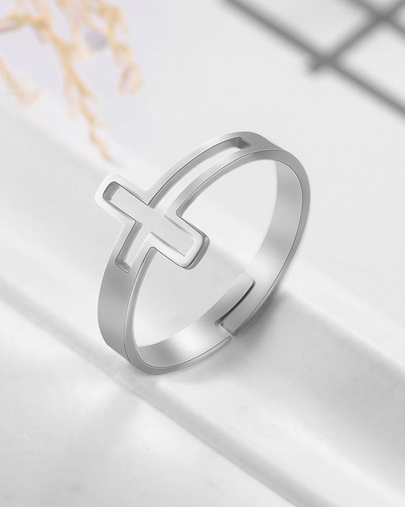 Ring mit filigranem Kreuz Design durchbrochen