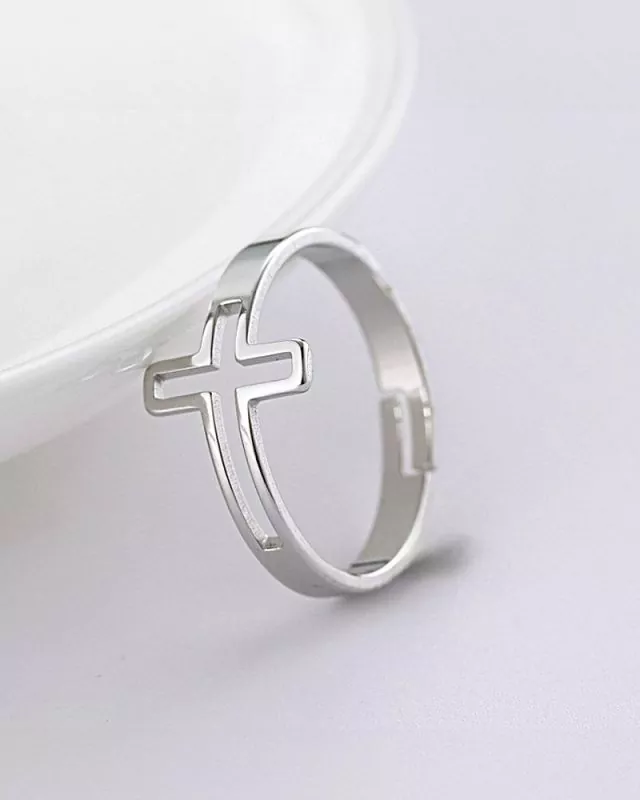 Ring mit filigranem Kreuz Design durchbrochen