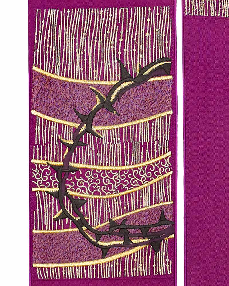 Stola violett mit gesticktem Kreuz, 125 cm lang