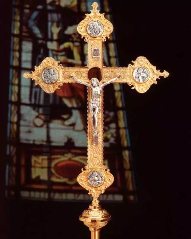 Vortragekreuz 65 x 42 cm vergoldet, mit Stange